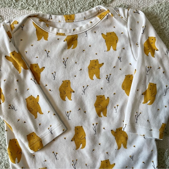 Red Caribou Springtime Bear Long Sleeve Onesie in Cream/Mustard - 6-9 Months - Picture 2 of 3